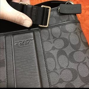 NWOT Authentic Coach crossbody messenger